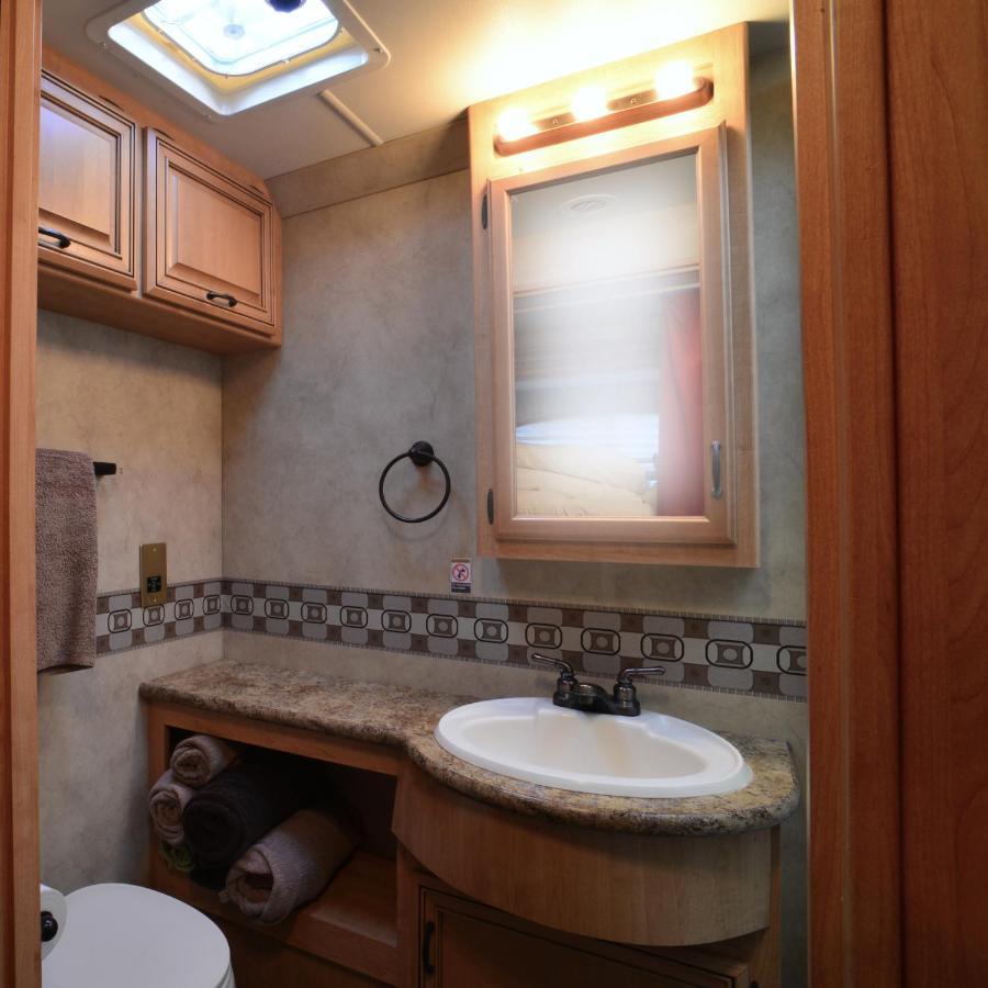 Luxury American Rv With Hot Tub West Chiltington Zewnętrze zdjęcie