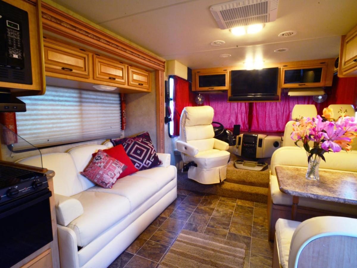 Luxury American Rv With Hot Tub West Chiltington Zewnętrze zdjęcie