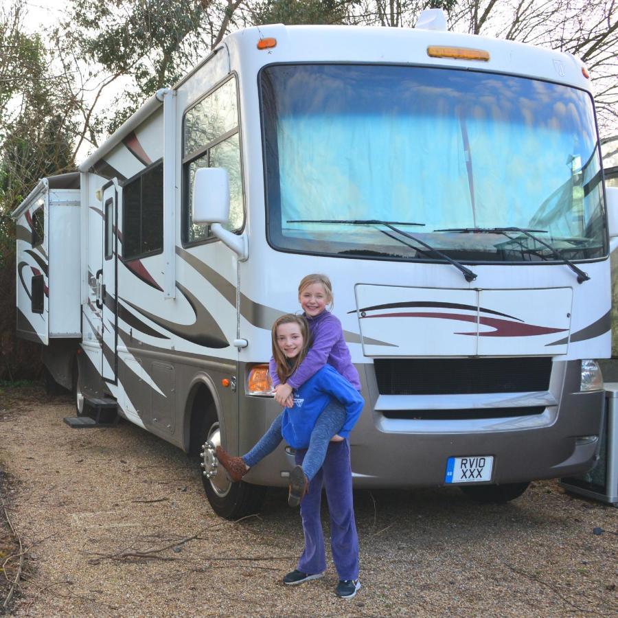 Luxury American Rv With Hot Tub West Chiltington Zewnętrze zdjęcie